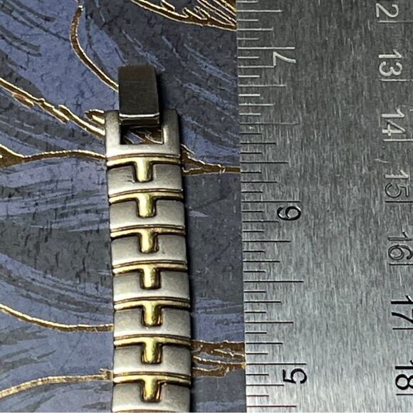 Vintage Anne Klein Gold and Silver Tone Metal Classic Wrist Watch D1 - Picture 8 of 8